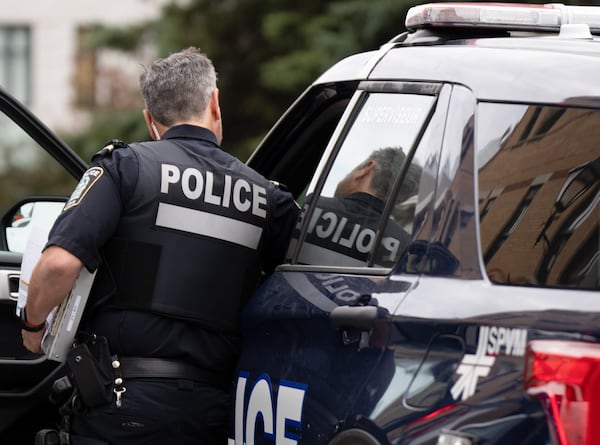 Illegal firearm trafficking in Kahnawake and Montreal: 5 suspects arrested, 12 weapons seized
