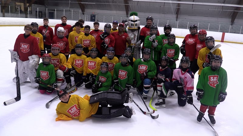 ‘We’re just breaking barriers:’ New foundation helps new and low-income Londoners play hockey