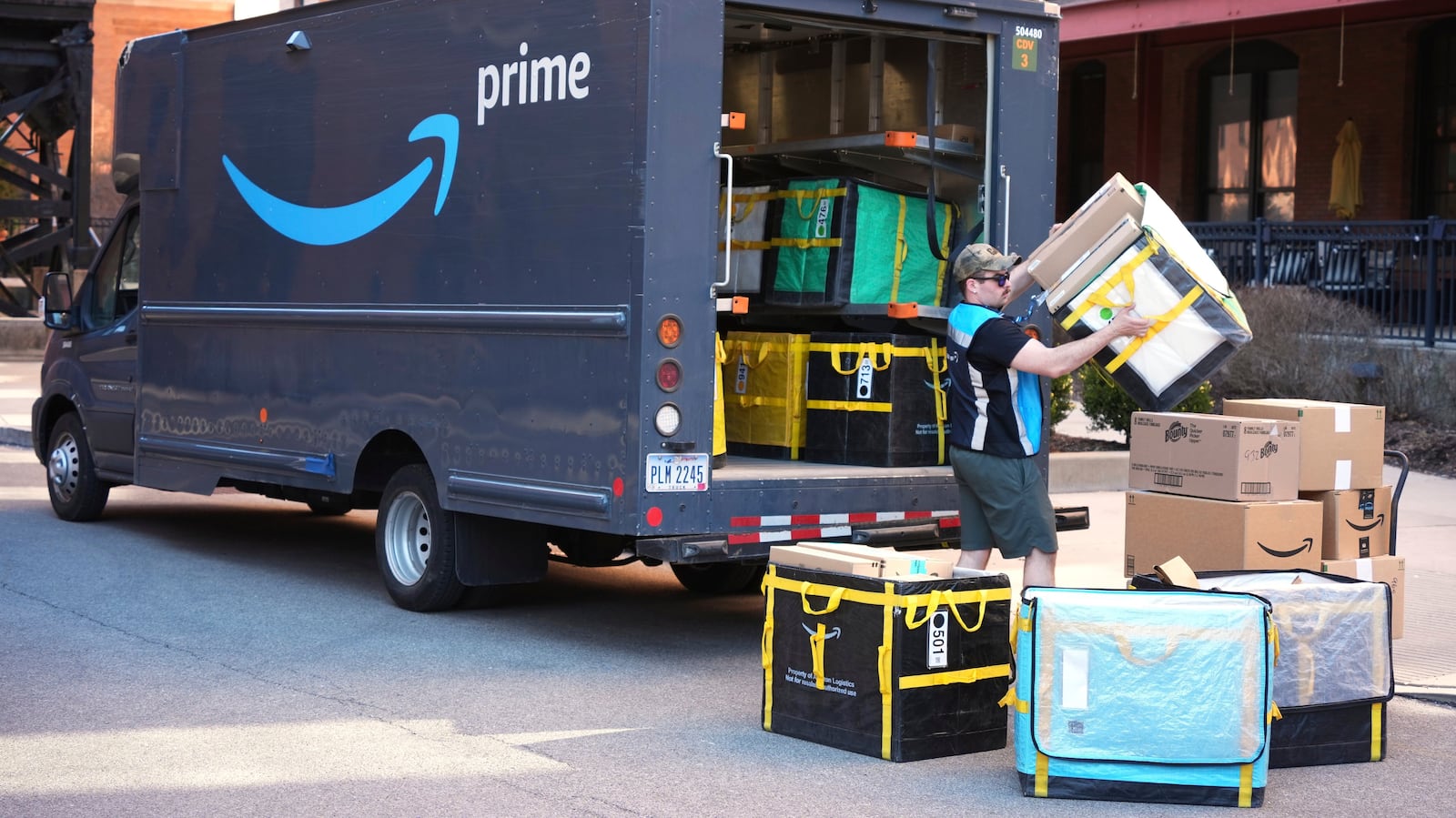 Prime Driver Amazon sees faster delivery speeds with hi-tech driver eyeglasses