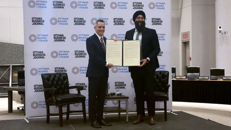 Ottawa mayor, Ontario transport minister ‘recommit’ to upload of LRT, Highway 174