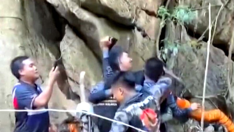 Rescue teams cheer after locating five divers trapped in Laos cave for one week