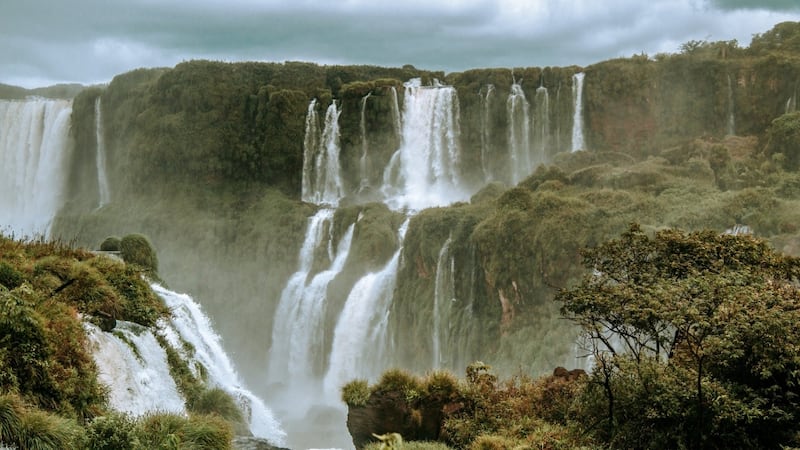 Argentina briefly closes Iguazu Falls to tourists over El Nino