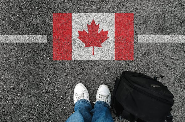 Immigrants to 2nd-generation Canadians more likely to favour Liberals, poll finds