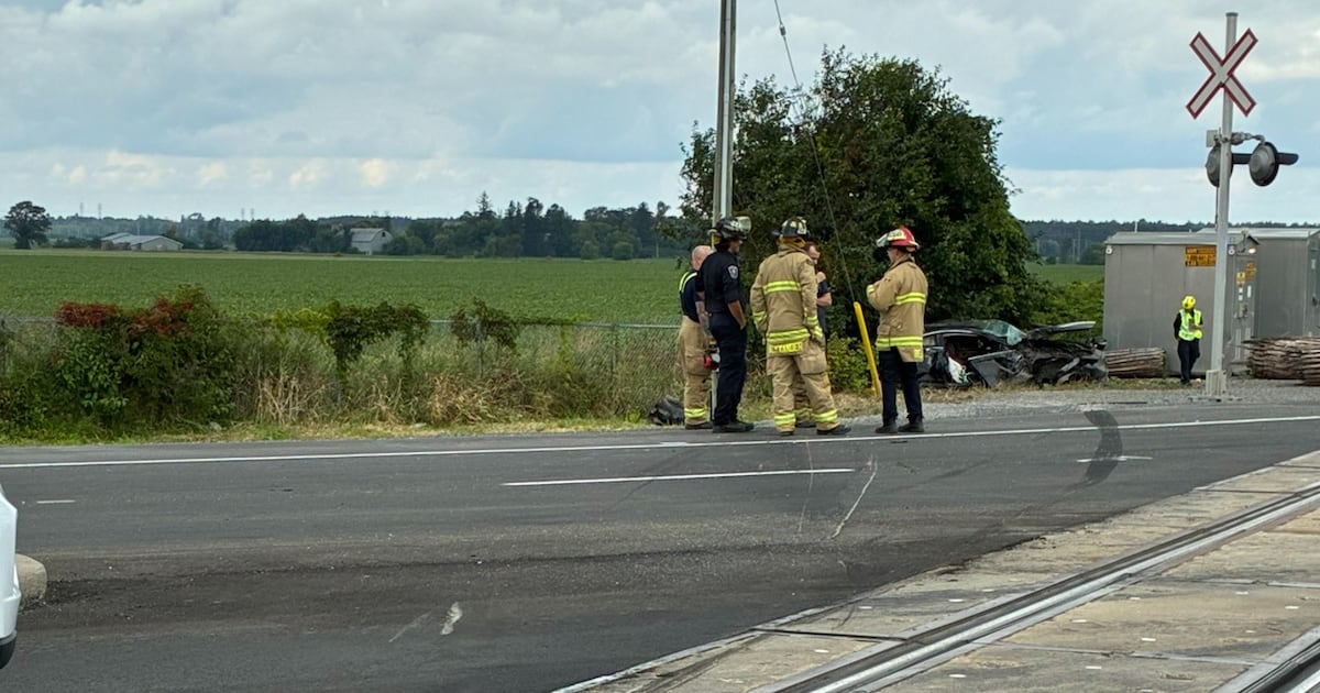 Train strikes vehicle near Fallowfield Station in Ottawa's south end