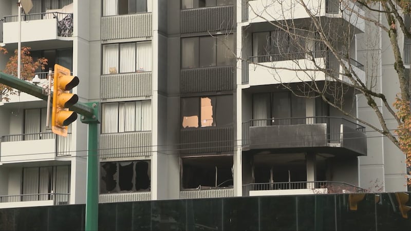 1 dead after apartment fire near Burnaby’s Central Park