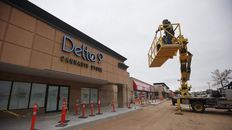 Amendments would let Manitoba cannabis stores drop window coverings for safety
