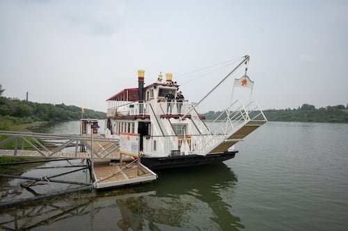 Just add water: Saskatoon riverboat suspends trips, wants answers on low river levels