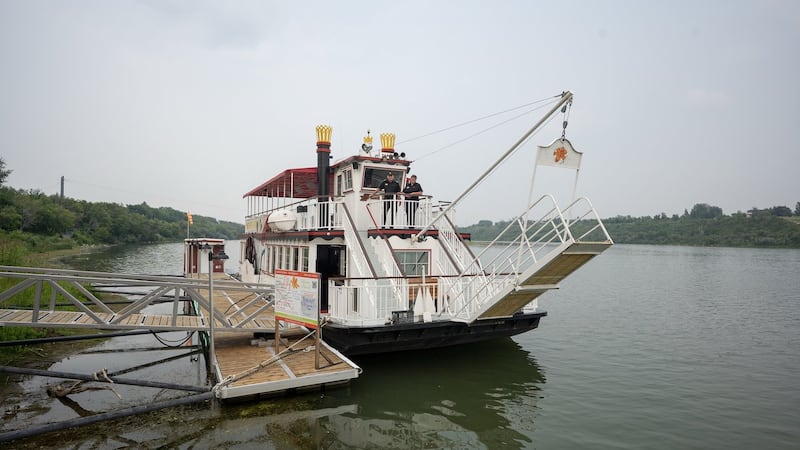 Just add water: Saskatoon riverboat suspends trips, wants answers on low river levels