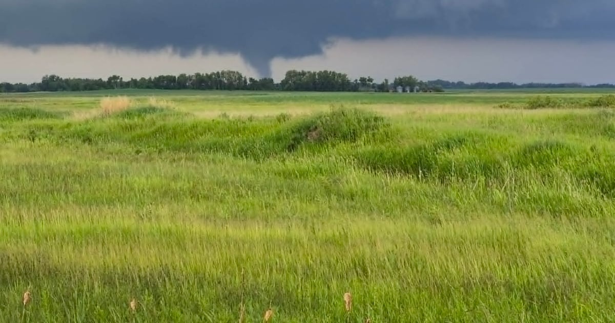 Tornado warning issued in Manitoba