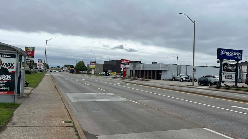 Pedestrian dies after getting struck by vehicle on Howard Avenue