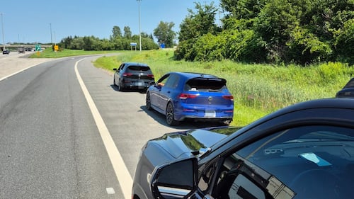 2 novice drivers accused of racing on Hwy. 417