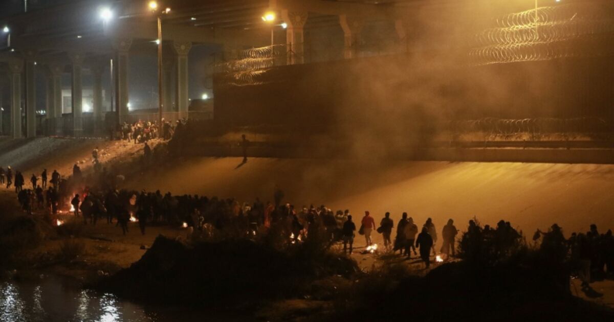 Yl Local Ruling S Migrants at U.S.-Mexico border await ruling on asylum limits