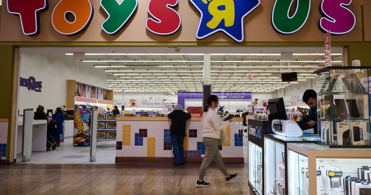 60715 Toys 'R' Us gets approval to sell parts of business
