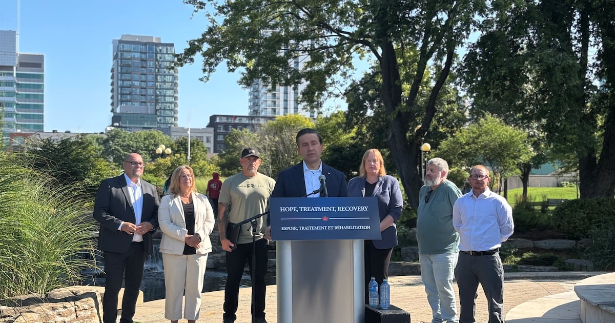 Poilievre, MP DeRidder call for harsher penalties on drug trafficking during Victoria Park visit