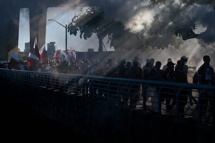Qatar fans march