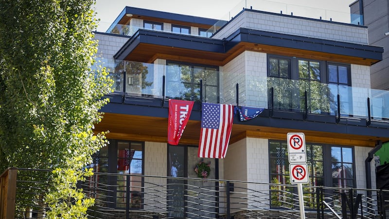 Calgary home with pro-Trump flags becomes vandalism target in cross-border trade war