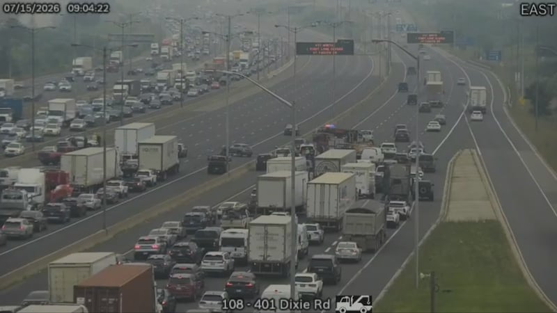 Two dead after crash on Hwy. 401 in Mississauga, express lanes to remain closed until at least 3 p.m.