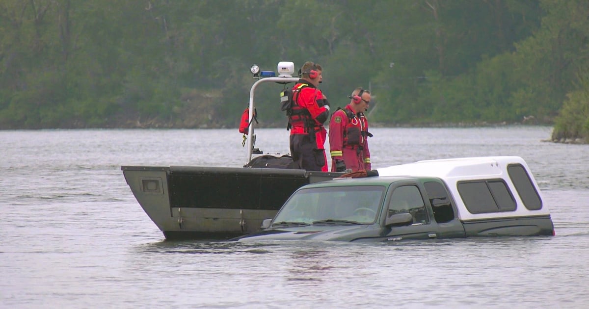 Calgary firefighters locate driver of truck found floating in Bow River