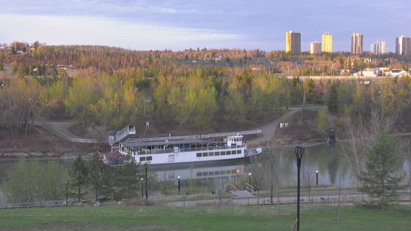 Edmonton Riverboat experiences mechanical issue during Mother’s Day cruise