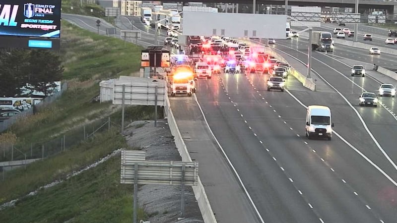 Hwy. 401 collision in Mississauga sends 2 people to hospital