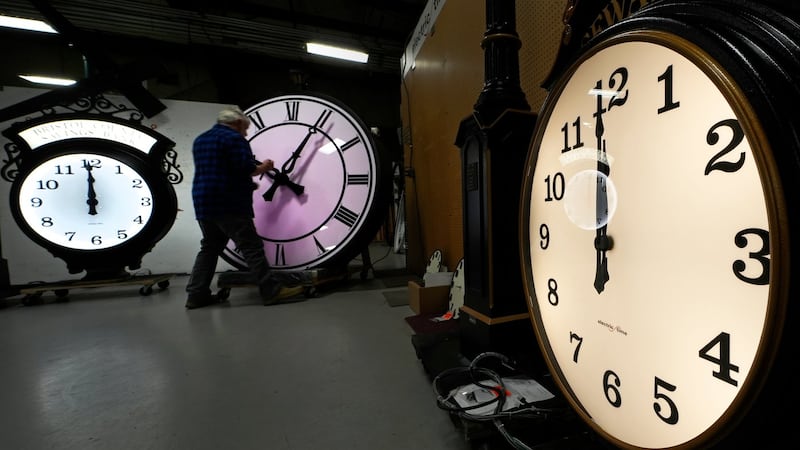 Permanent daylight time in B.C. prompts adjustment to border-crossing schedules