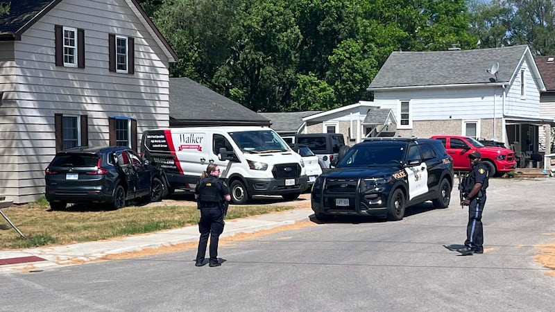 OPP searching for suspect ‘not wearing any shoes’ who remains at large after crash in Ingersoll