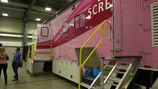Saskatchewan breast cancer screening now aided by second mobile unit