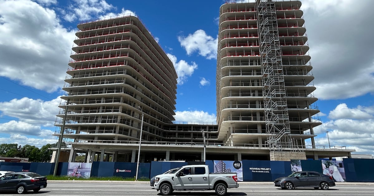 ‘It's an eyesore': Stalled apartment project on Baseline Road draws ire of residents