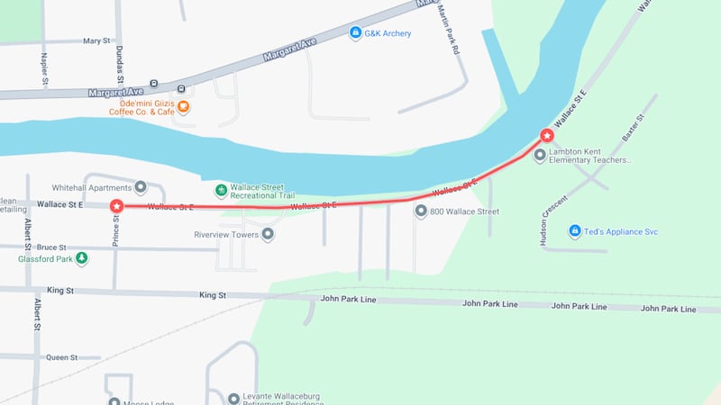 Heavy police presence shuts down stretch of Wallace Street in Wallaceburg