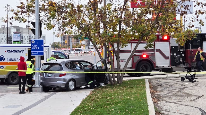 Man dead, 7 injured in three Winnipeg crashes
