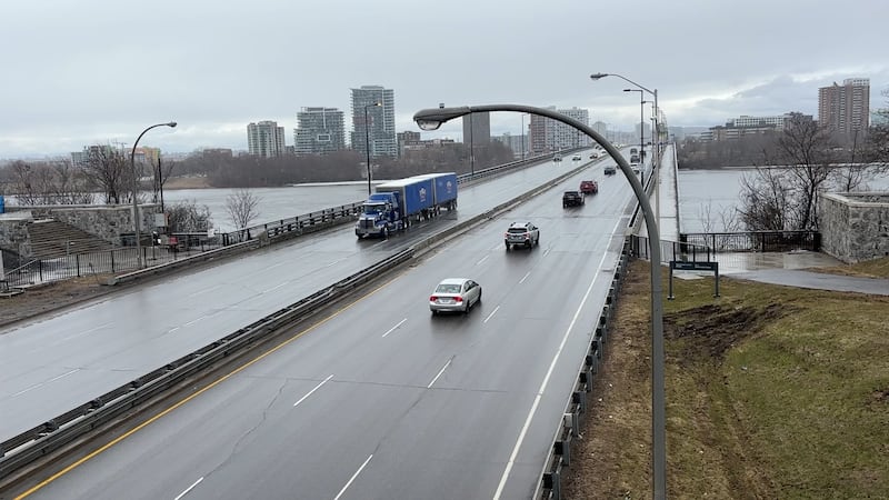 Motorists warned to expect lane closures on Macdonald-Cartier Bridge over next 4 months