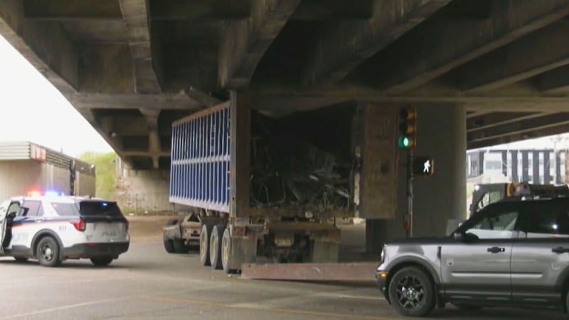 ‘Making trucking look bad’: Alberta trucker develops free app to prevent overpass strikes
