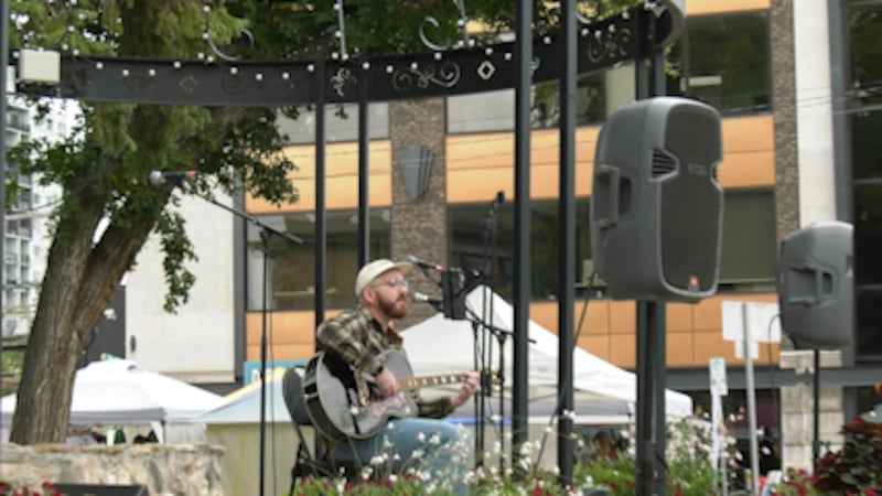 Broadway Street Fair celebrates 43 years in Saskatoon, closing out the summer season