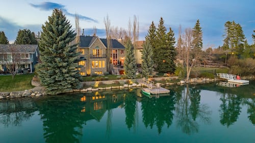 Inside 12231 Lake Louise Way S.E., in Calgary, Alta. (jamienewton.ca)