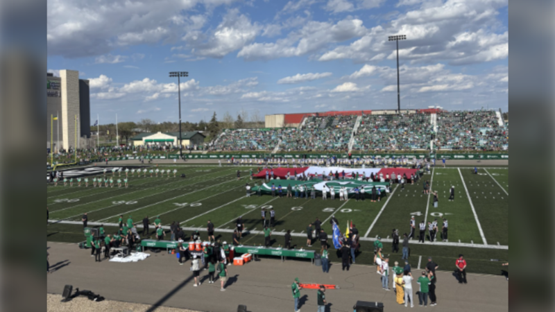 ‘Rider pride is everywhere’: Fans celebrate Riders game in Saskatoon
