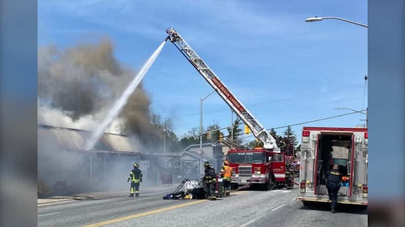 Section of Highway 21 in Grand Bend closed due to building fire