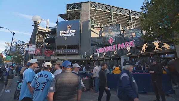 Blue Jays fans celebrate dominant Game 3 win in Seattle as Toronto looks to level ALCS