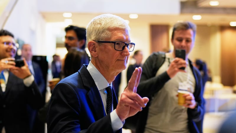 Apple CEO Tim Cook to step down