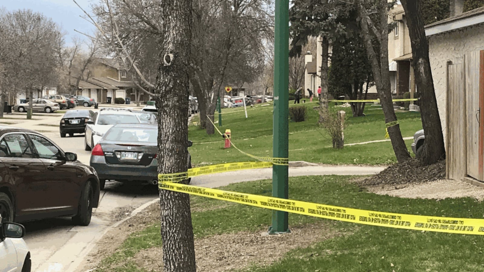 Sub Assault Rifle Witnesses report man pointing gun at himself, pedestrians: police