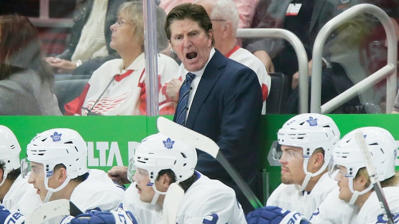 Players' union asks NHL for a Mike Babcock investigation if Oilers want to hire him, AP sources say