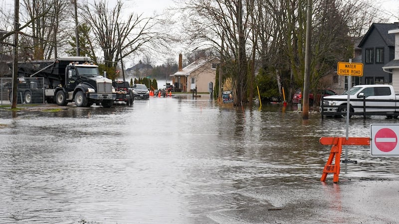 Flood concerns mount in Orillia as crews, volunteers work around the clock