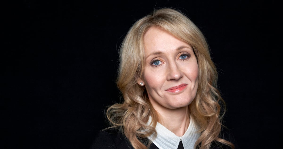 J.K. Rowling bekräftigt in einem neuen Essay ihr Engagement für ...