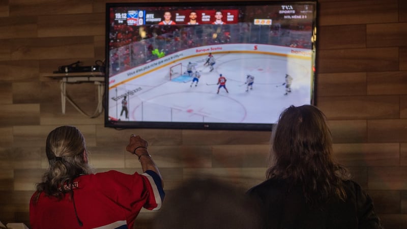 Hockey fever reaches Montrealers experiencing homelessness