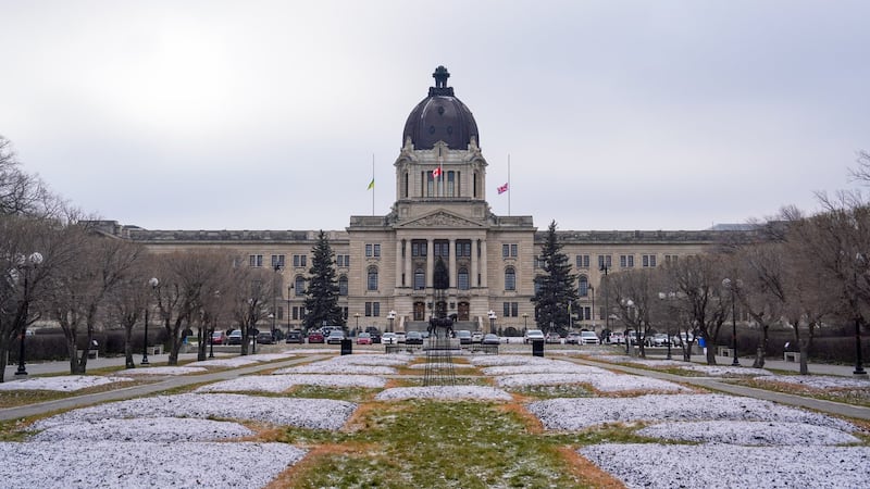 Saskatchewan monitoring Alberta's daylight time plan, may change law