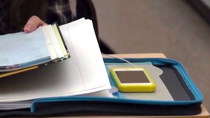 Manitoba bans one-on-one online messaging between staff, students on unmonitored platforms