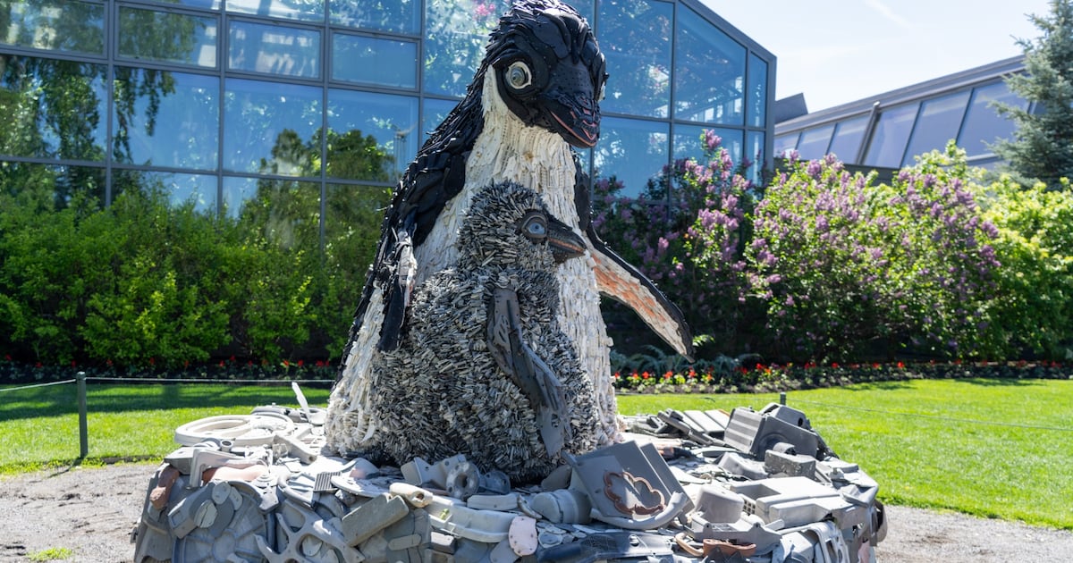 Zooplastic Calgary Zoo displays sculptures made of plastic pollution | News Minimalist