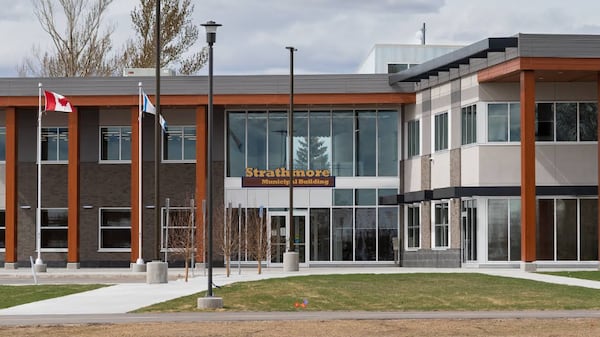 Strathmore council defeats motion to ban non-standard symbols, flags
