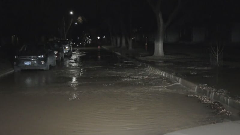 Friday morning water break impacting Winnipeg street