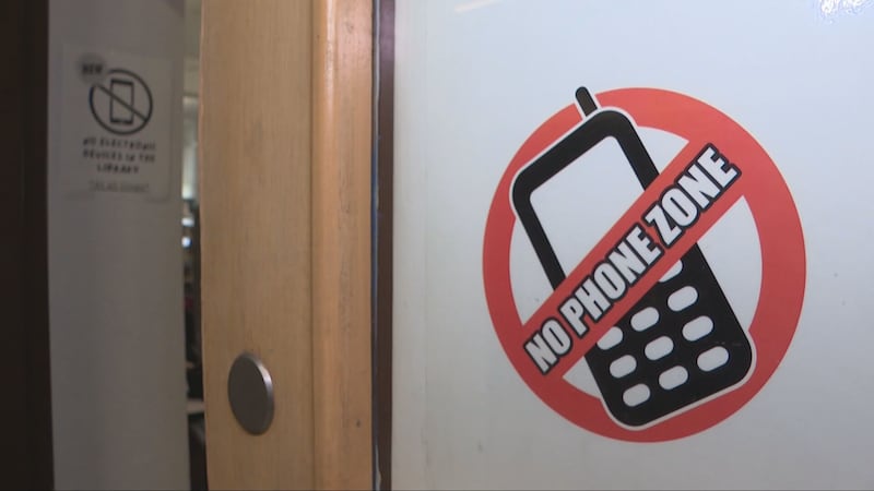 Has the school cellphone ban in Quebec had the desired effect? Students, teachers weigh in