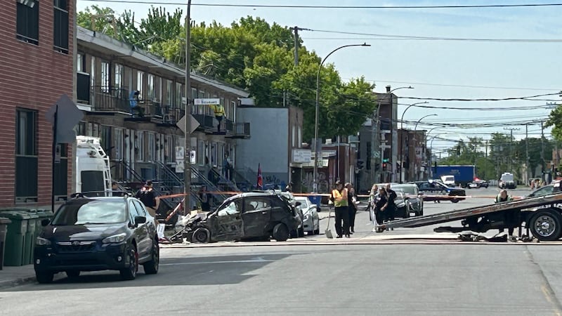 1 dead after car crash in Montreal